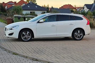 Volvo V60 2011r. 2.0 Diesel 163KM Navi Półskóry PDC Tempomat Podgrz. F